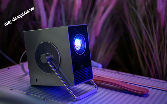 lg-cinebeam-qube