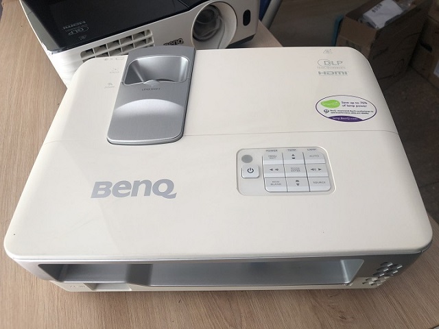 may_chieu_cu_benq_w1080_full_hd